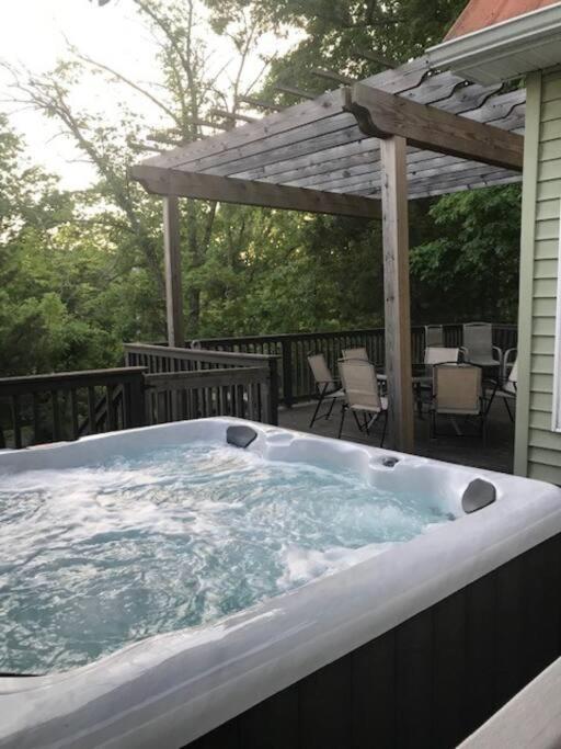 Driftwood Cottage With Hot Tub On Lake Cumberland Russell Springs Ngoại thất bức ảnh