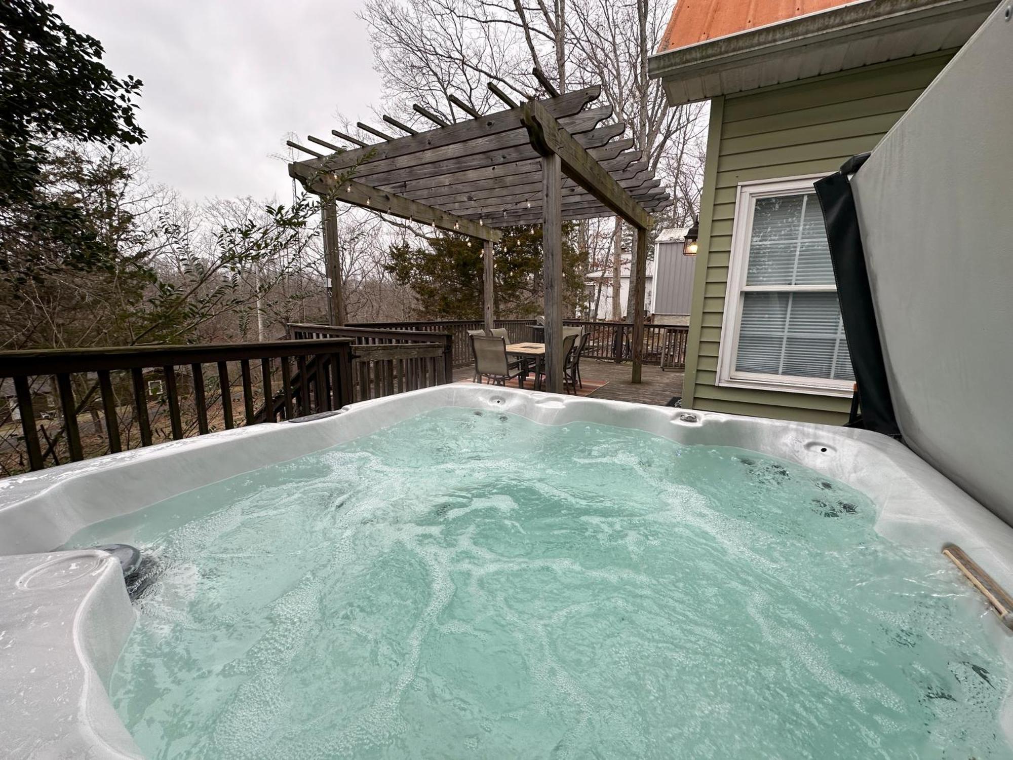Driftwood Cottage With Hot Tub On Lake Cumberland Russell Springs Ngoại thất bức ảnh